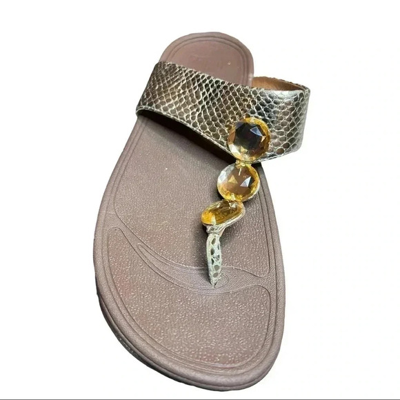 WOMEN’S FITFLOPS GOLD W/GOLD BEADED DETAILS•SIZE 10•PREOWNED GREAT CONDITION• - Picture 5 of 11